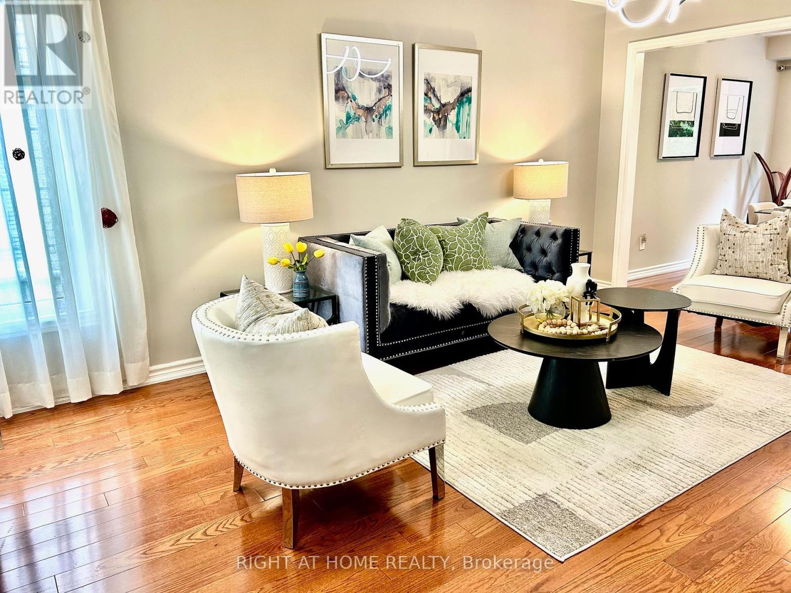 32 Heathcliffe Sq, Brampton, ON L6S 5P7