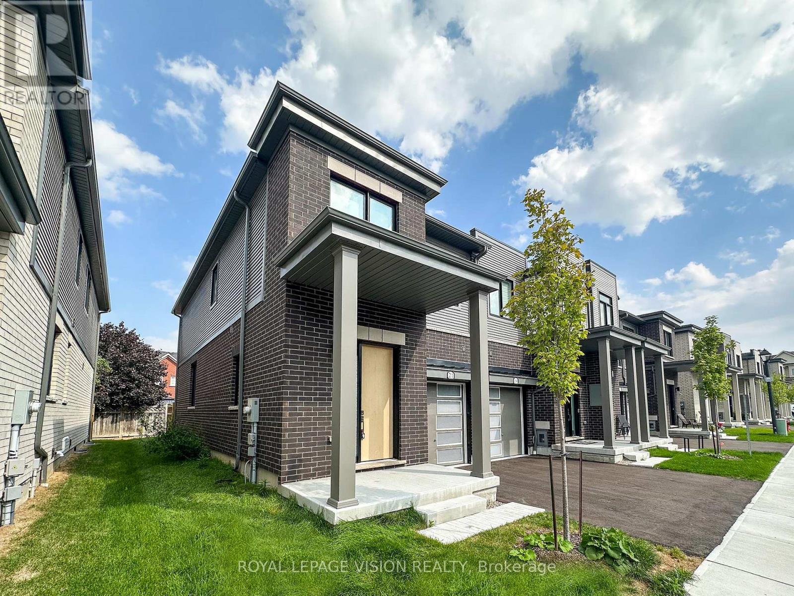 21 Sorbara Way, Whitby Brooklin, ON L1M 0M4