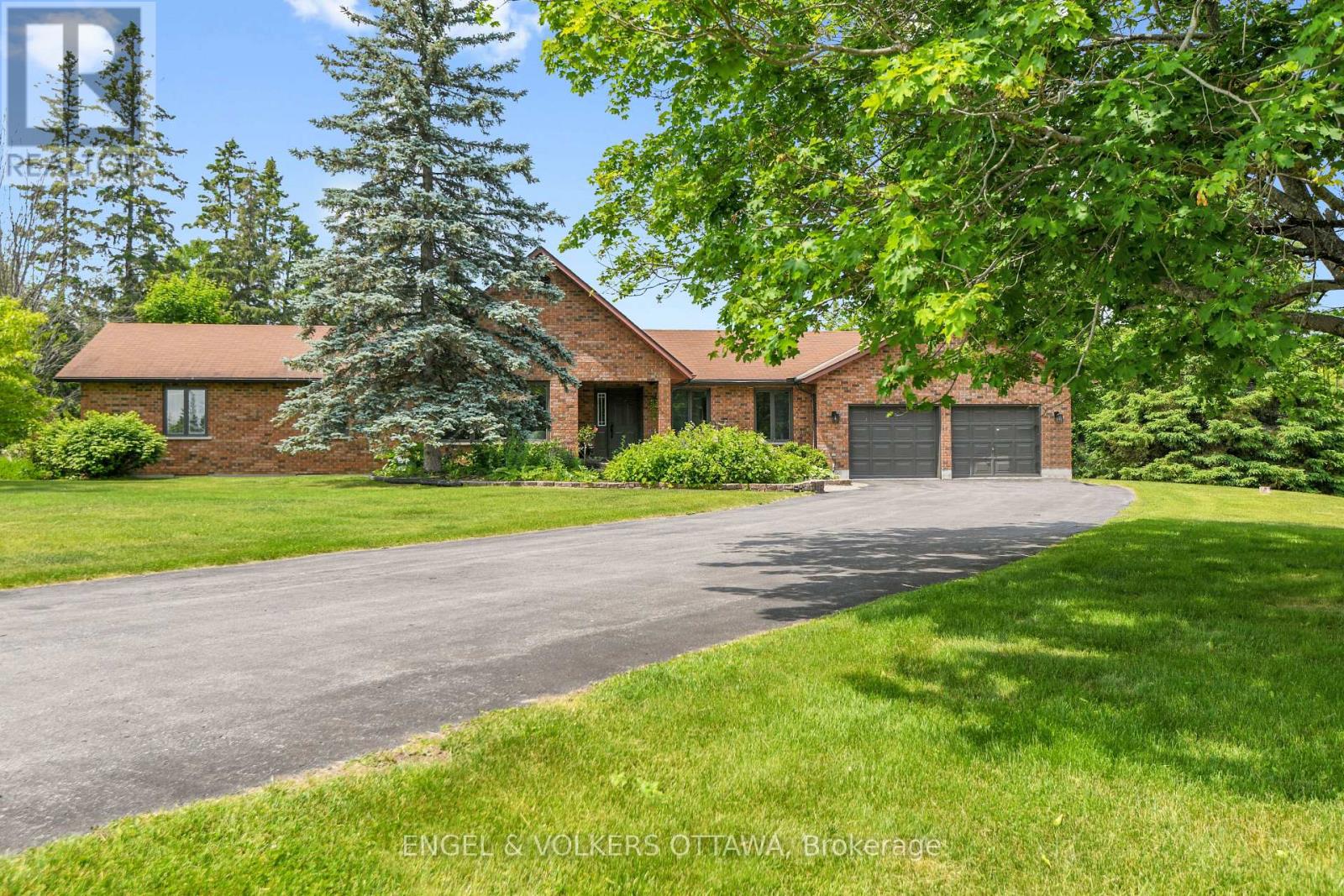 102 Delaney Dr, Ottawa, ON K0A 1L0
