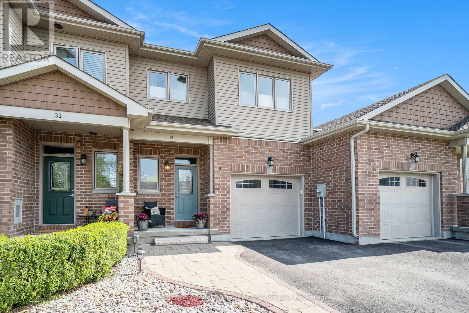 29 Perthmore St, Perth, ON K7H 3P1