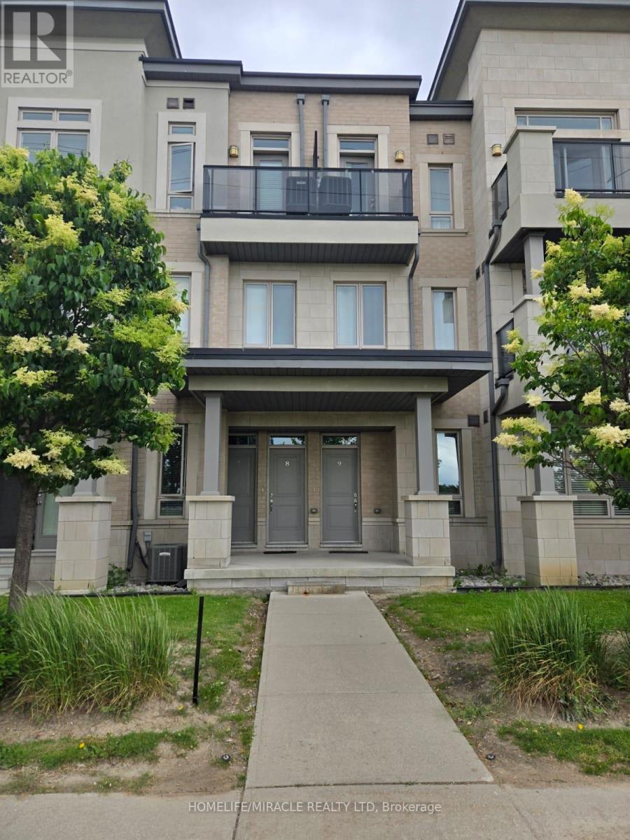 8 9601 Jane St, Vaughan, ON L6A 4G5