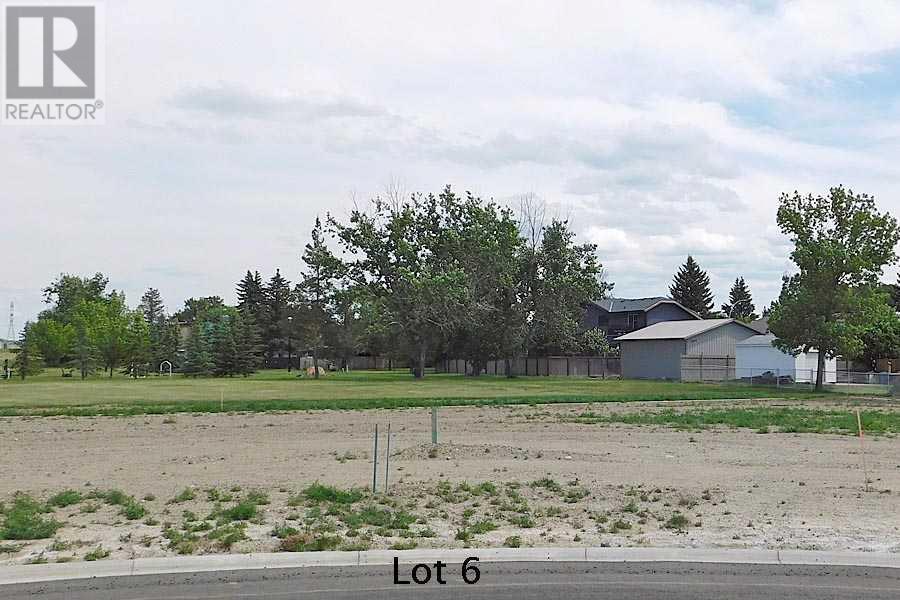 6 Pine Pl E, Claresholm, AB T0L 0T0