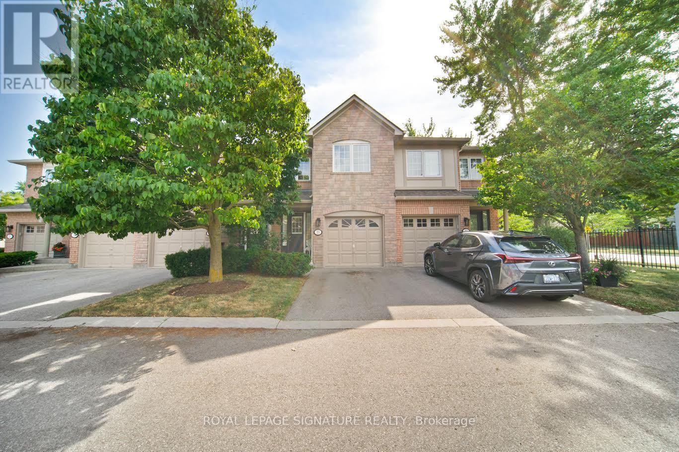10 1050 Grand Blvd, Oakville, ON L6H 2S5