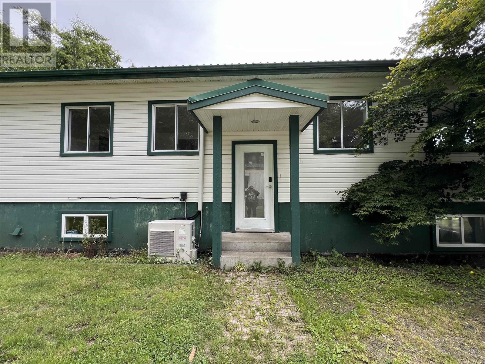 811 Oceanview Dr, Daajing Giids City, BC V0T 1S0