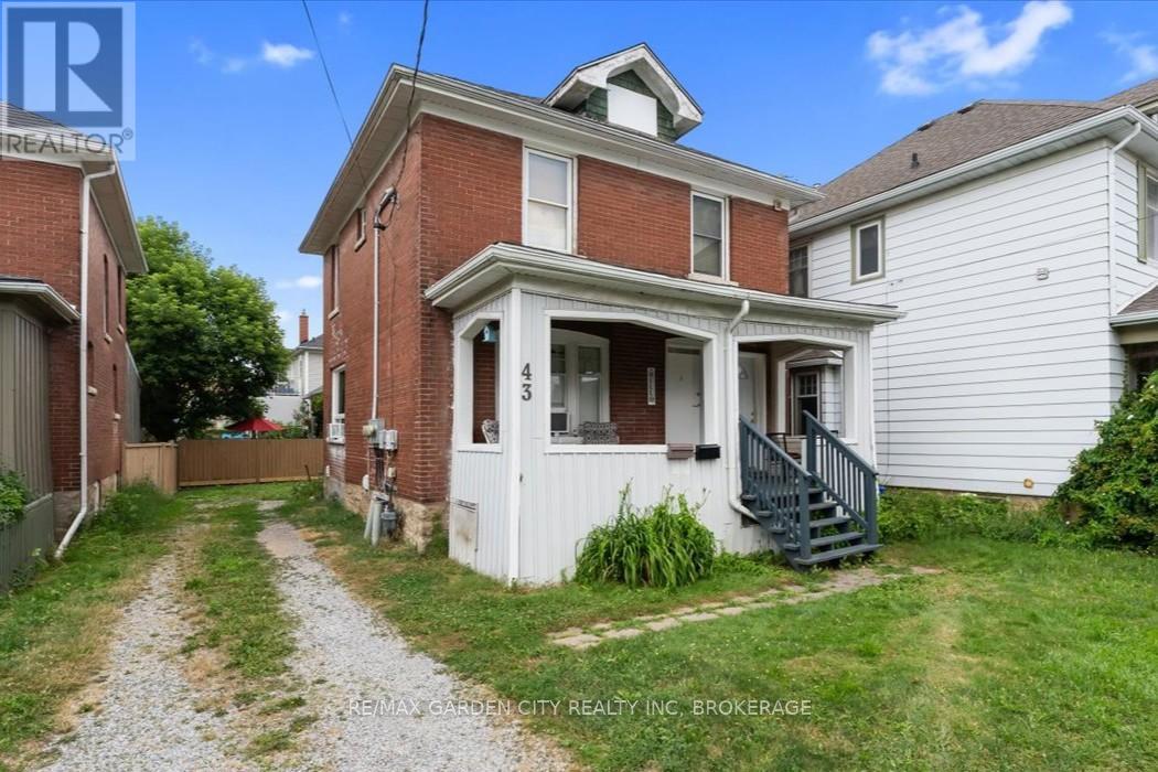 43 York St, St. Catharines, ON L2R 6C2