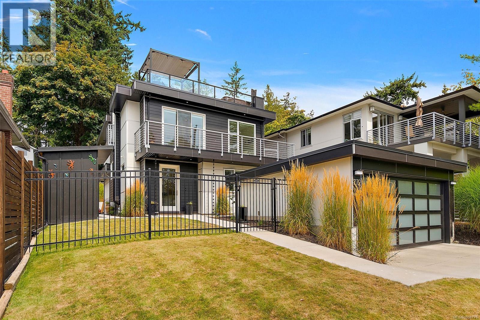 772 Harding Ln, Central Saanich, BC V8M 2G2