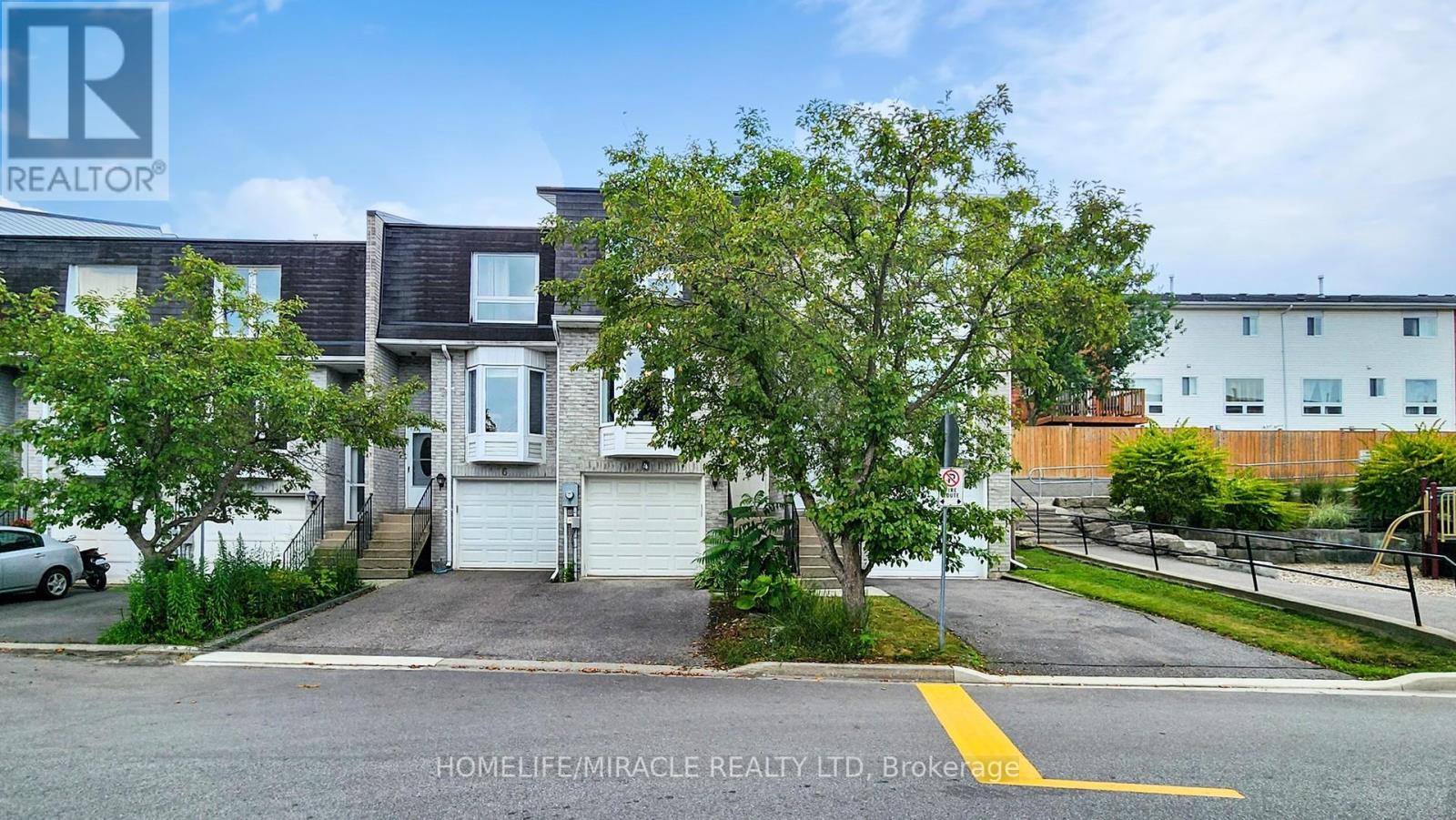 4 William Curtis Cir, Newmarket, ON L3Y 8L7