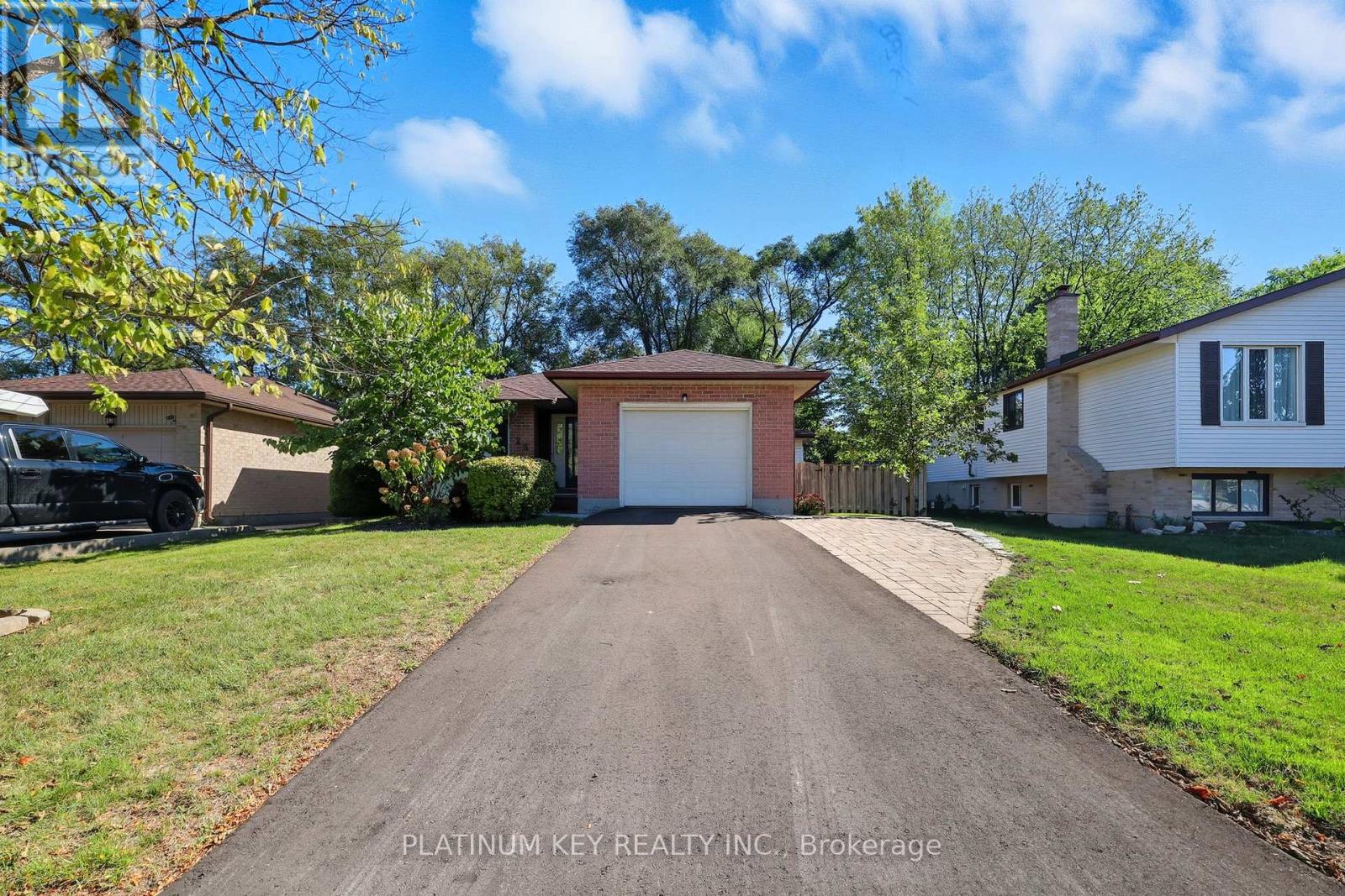 23 Lynngate Grv, London, ON N6K 3S7