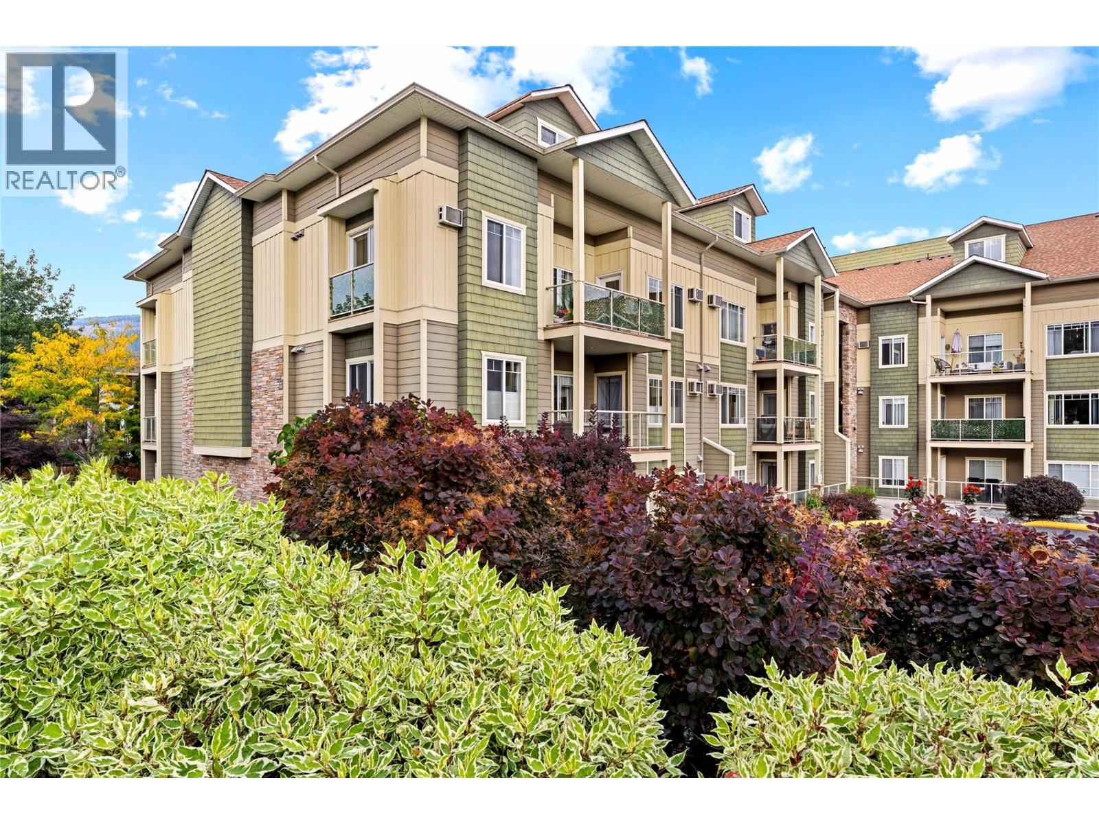 2120 Shannon Ridge Drive Unit 302, West Kelowna, BC V4T 2Z3