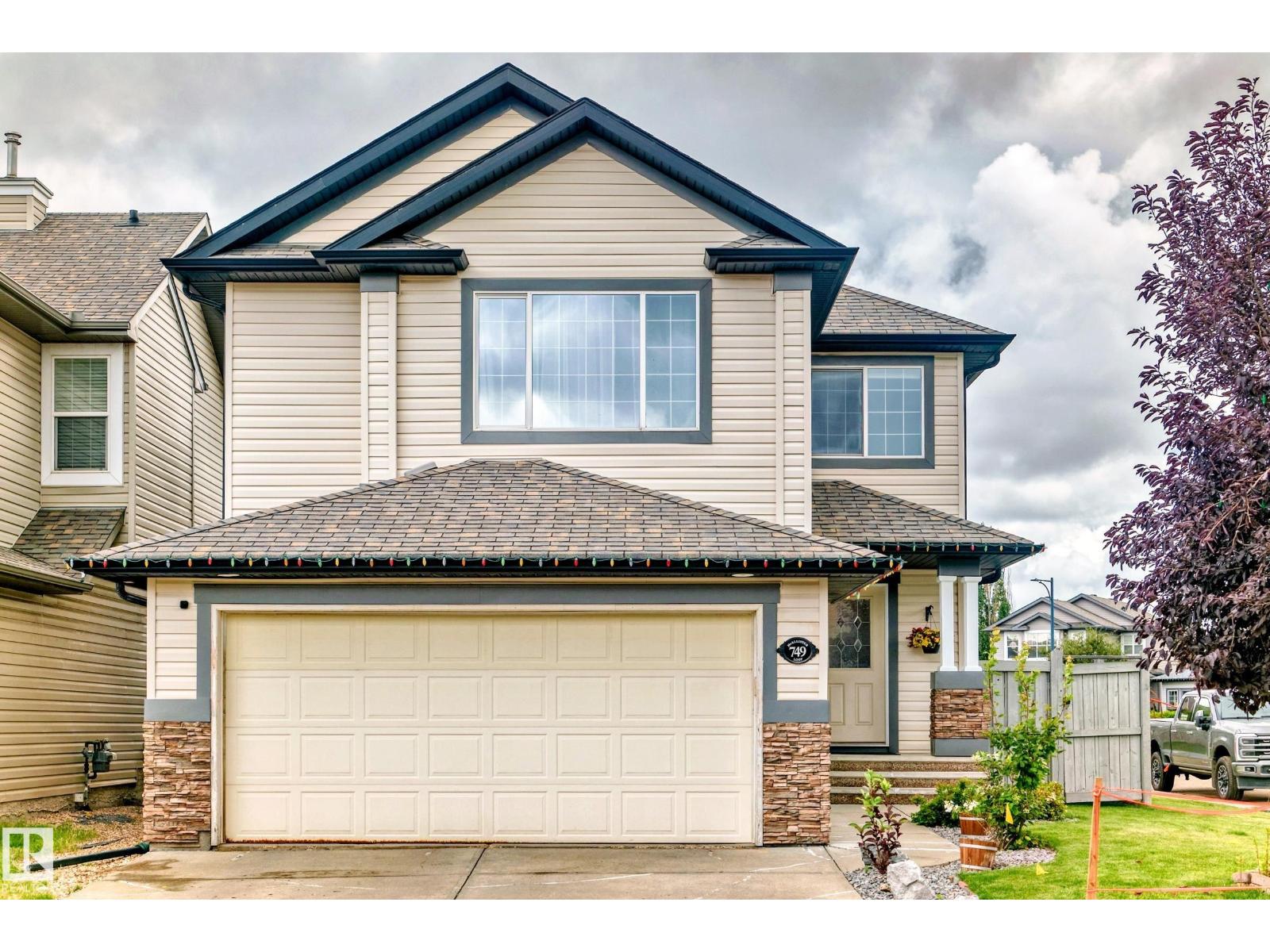 749 Mcallister Lo SW, Edmonton, AB T6W 1R5