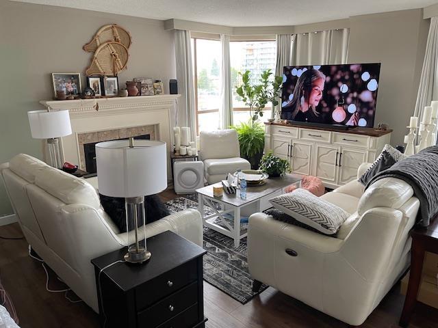 15111 Russell Avenue Unit 812, White Rock, BC V4B 2P4
