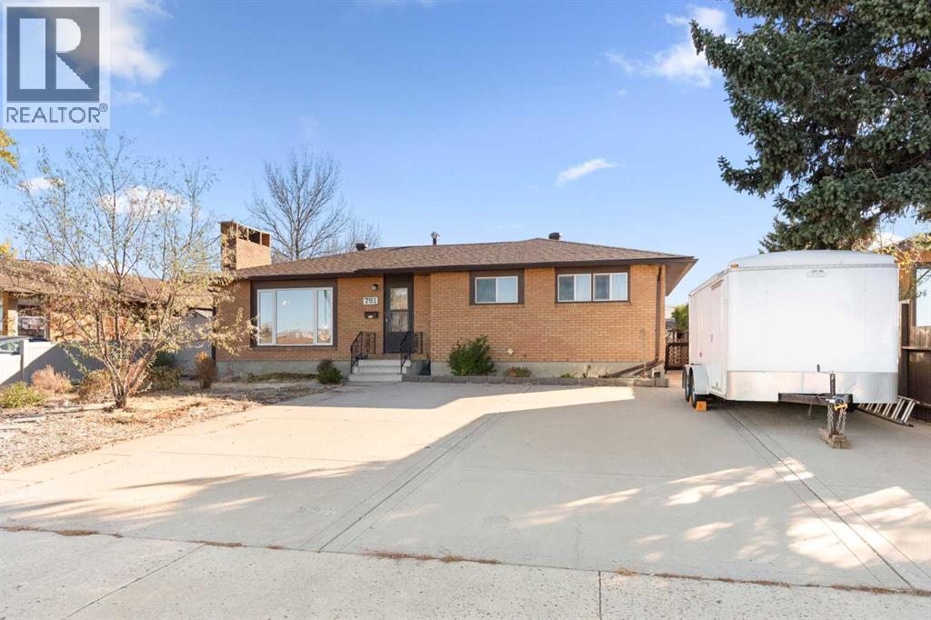 751 Mccutcheon Dr NW, Medicine Hat, AB T1A 6X9