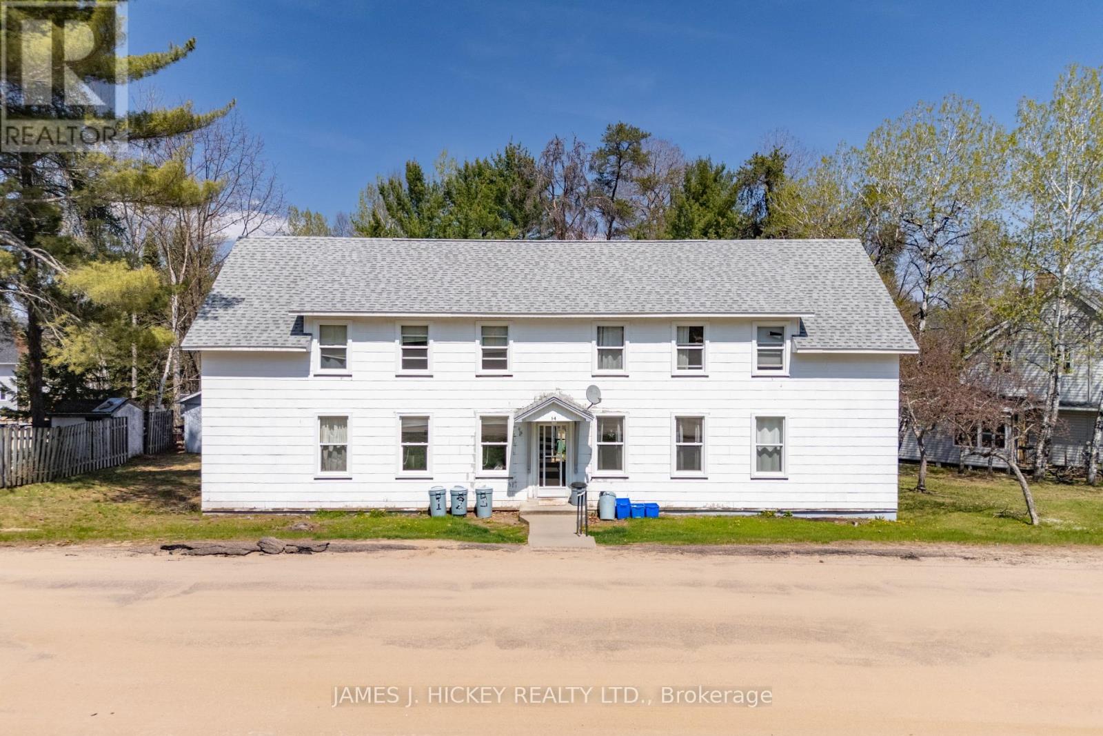 14 Huron St, Deep River, ON K0J 1P0