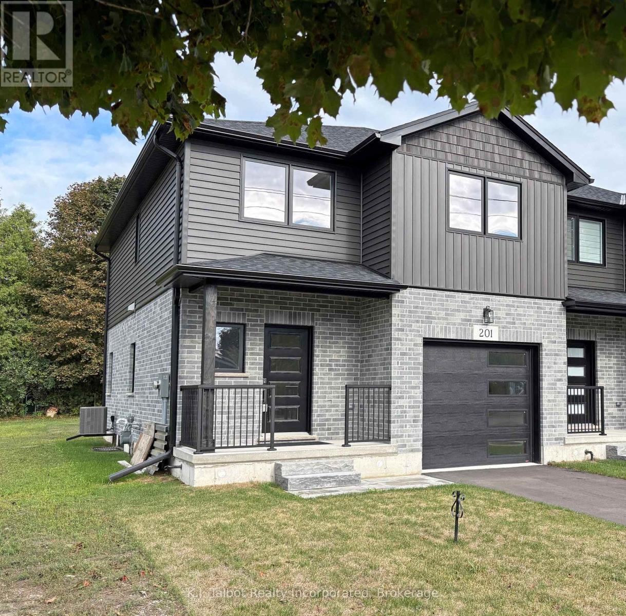 201 S South St S, Goderich, ON N7A 3M2