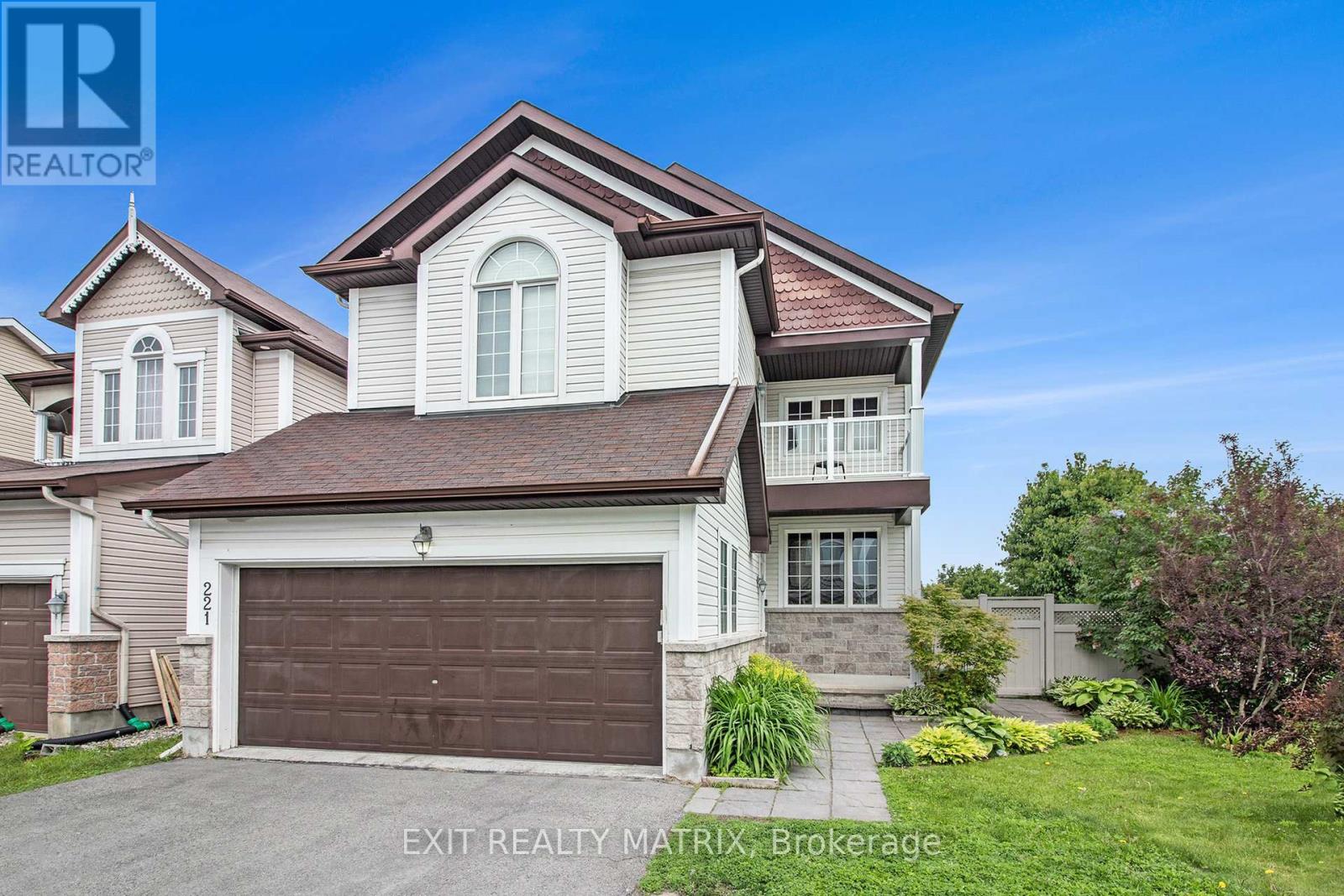 221 Hillpark High St, Ottawa, ON K1W 0B5