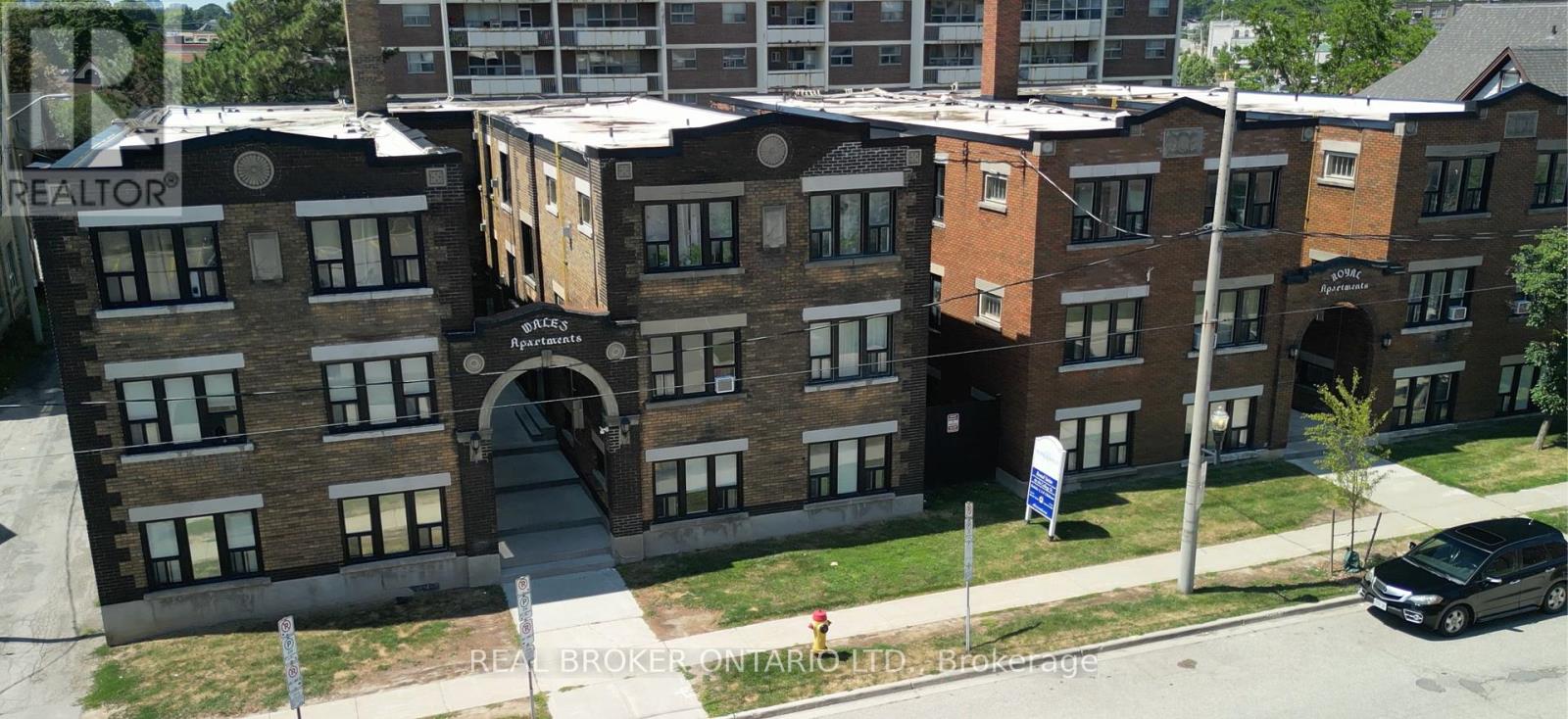46 College St, Kitchener, ON N2H 5A1