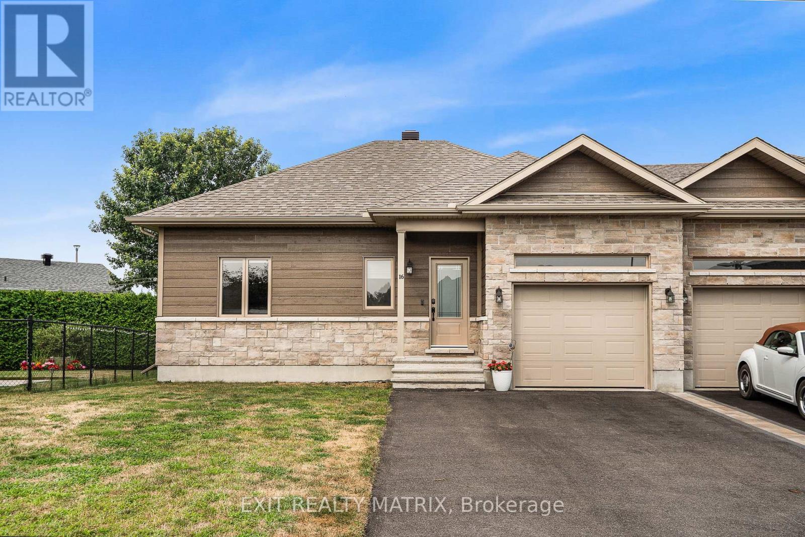 16 Julien St, Champlain, ON K0B 1K0