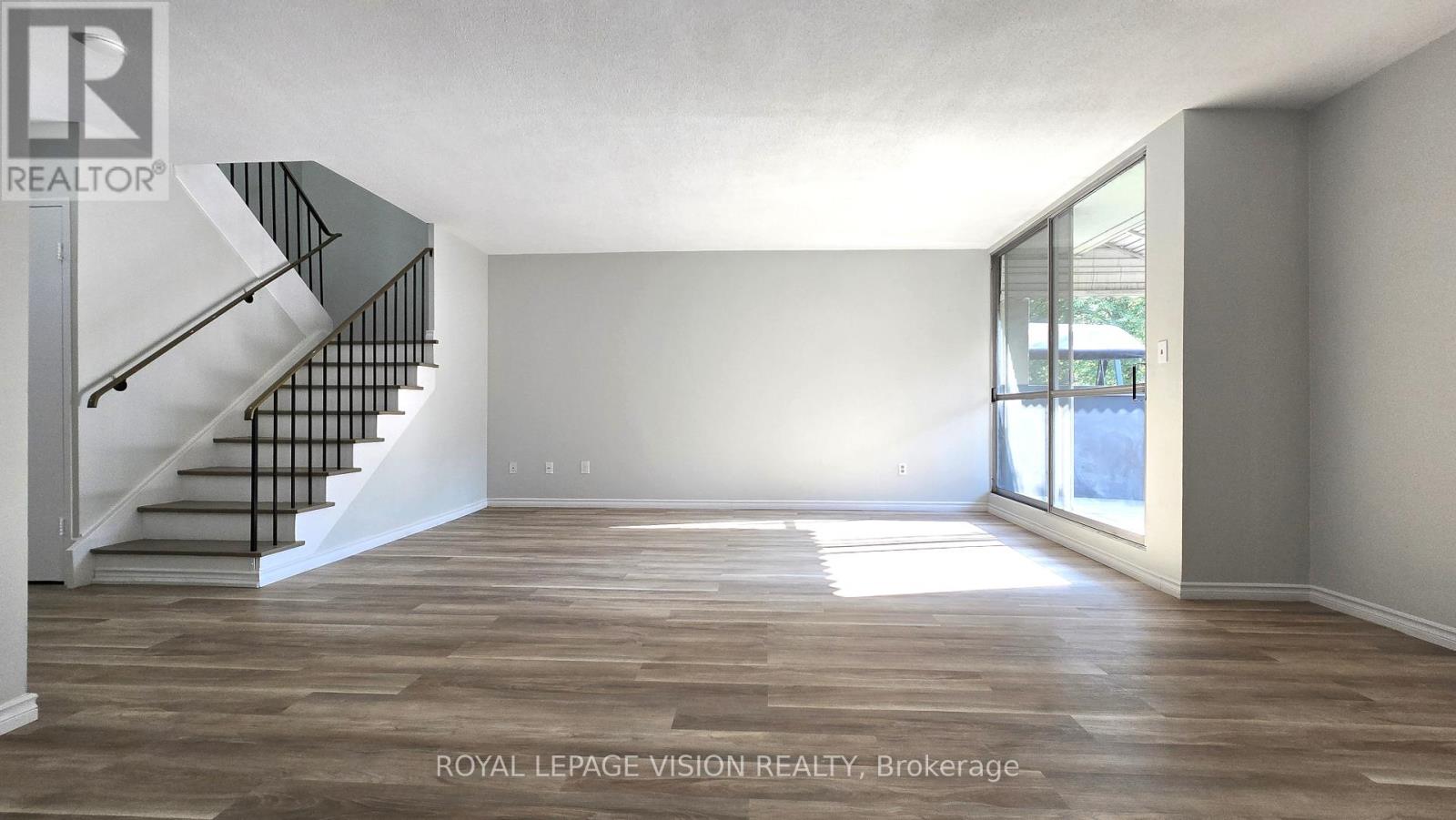 406 6 Crescent Town Rd, Toronto, ON M4C 5L3