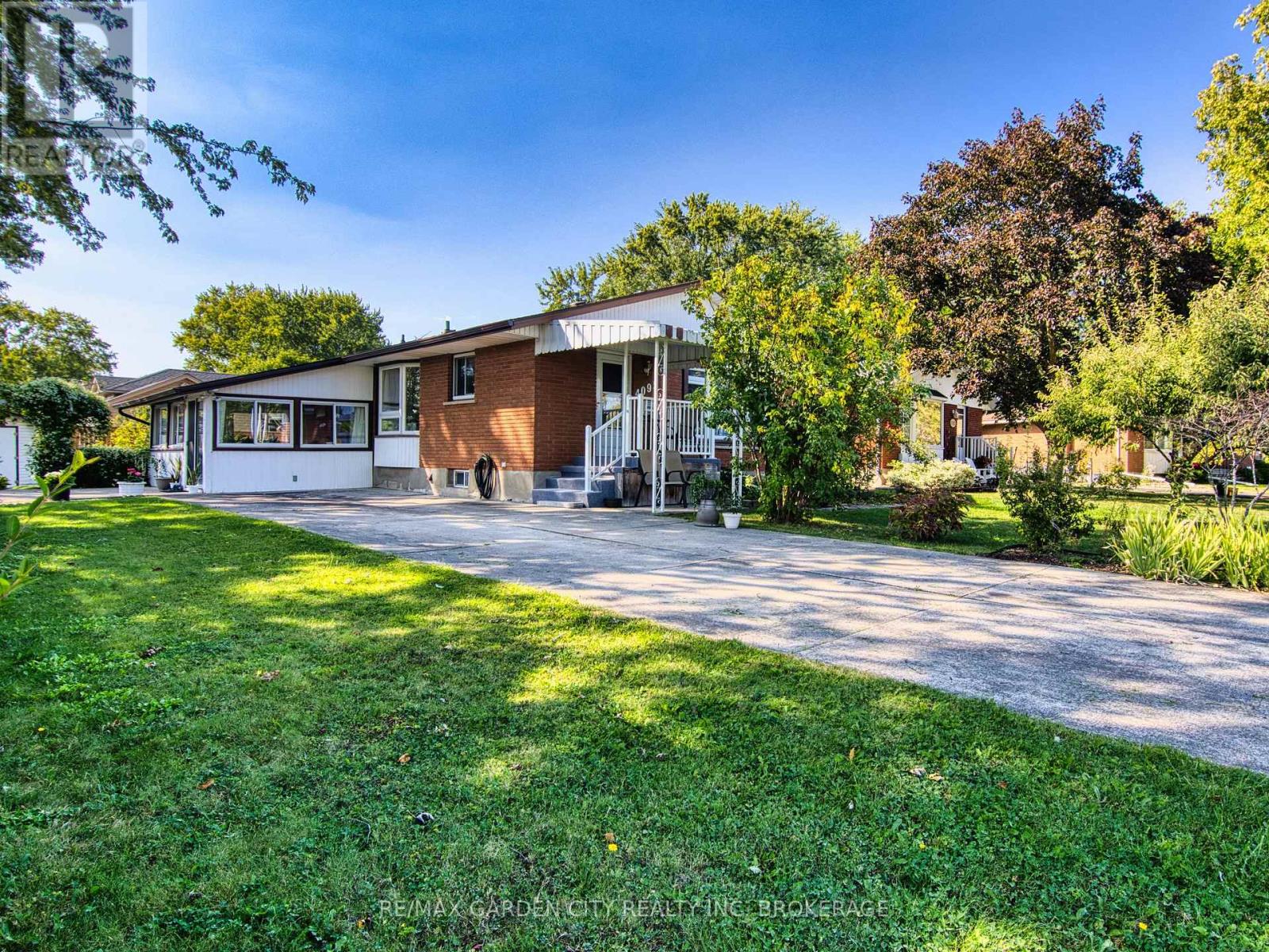 4095 Montcalm Cres, Niagara Falls, ON L2G 7X8
