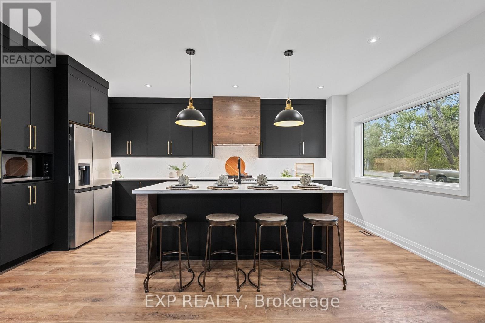 168 Berczy St, Barrie, ON L4M 3R6