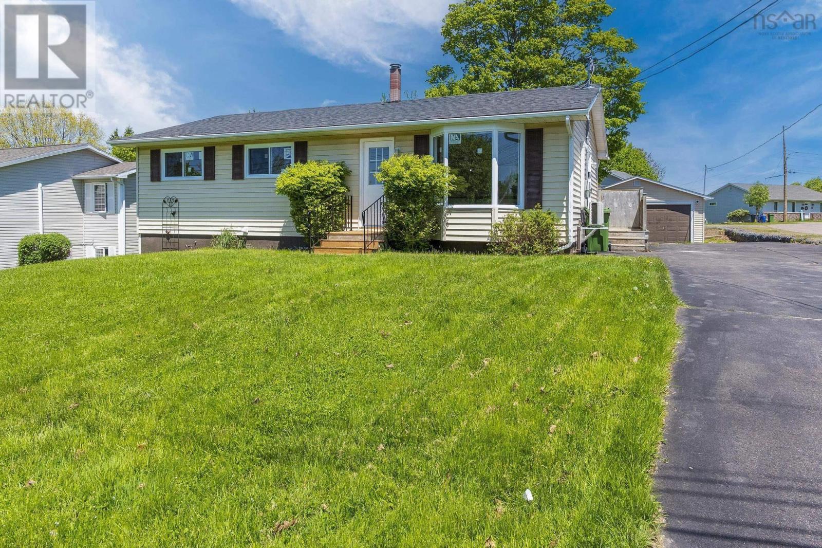35 Lockhart Ave, Truro, NS B2N 5T6