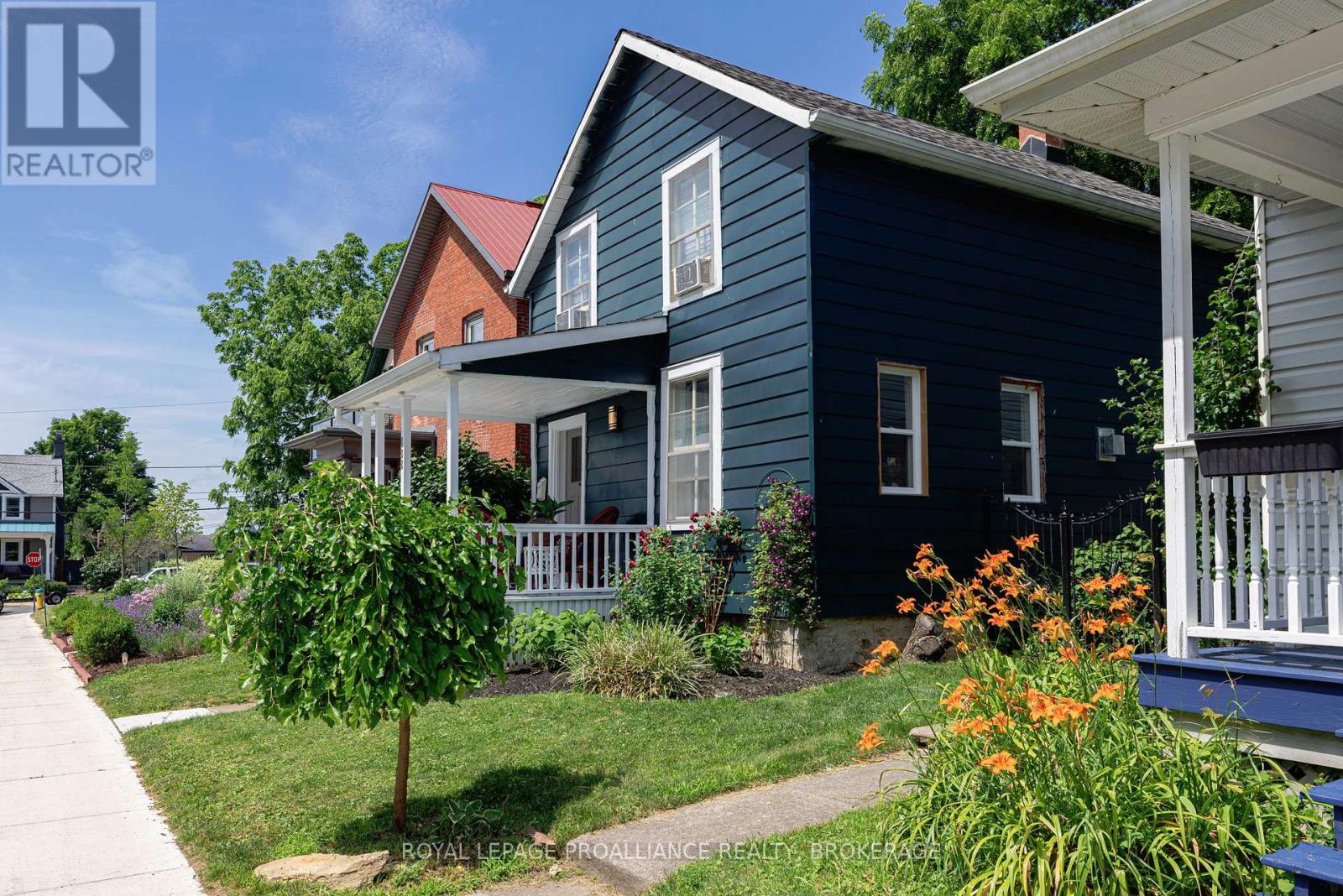 122 South St, Gananoque, ON K7G 1A2