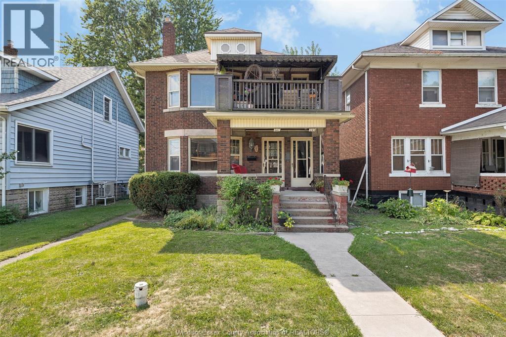 245-247 Mcewan, Windsor, ON N9B 2E3
