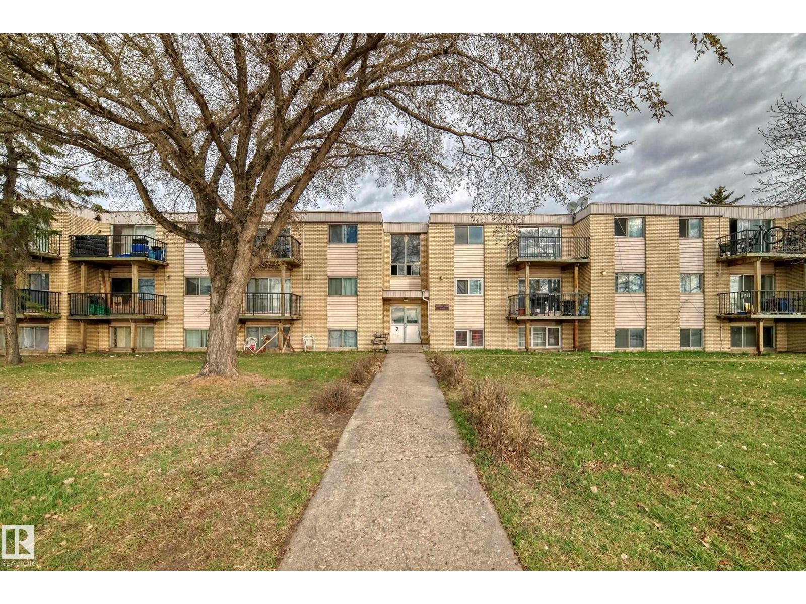 5715 133 Avenue Northwest #4c, Edmonton, AB T5A 0K3