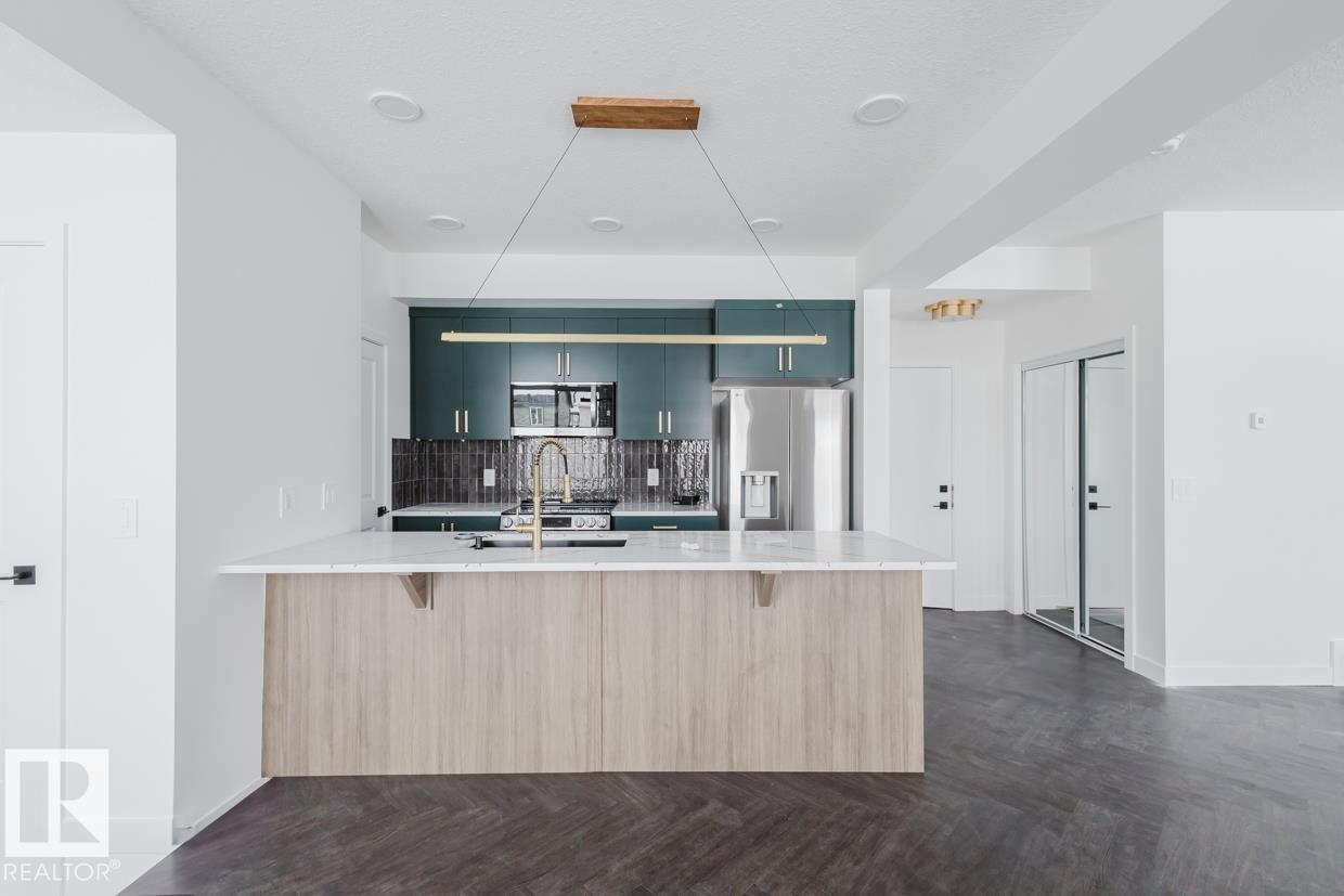 16231 19 Ave Sw #22, Edmonton, AB T6W 5C6