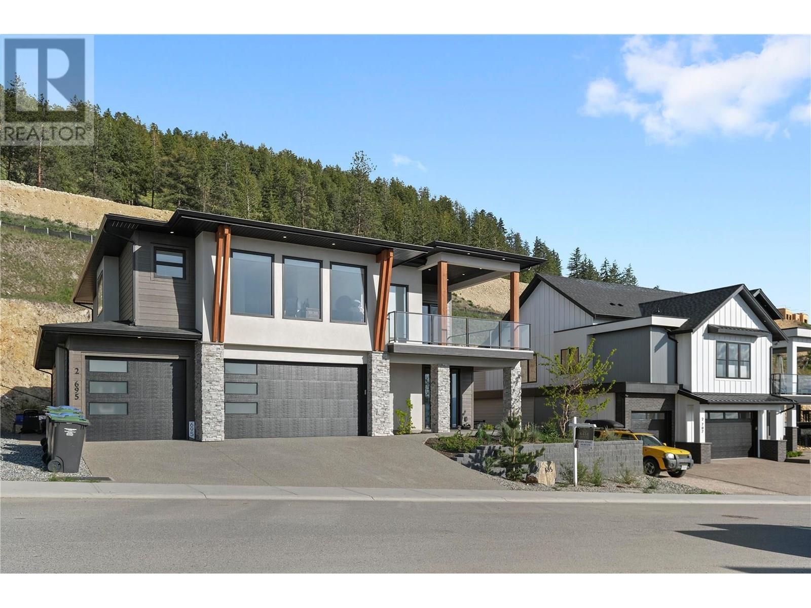 695 Deans Dr, Kelowna, BC V1P 1A1