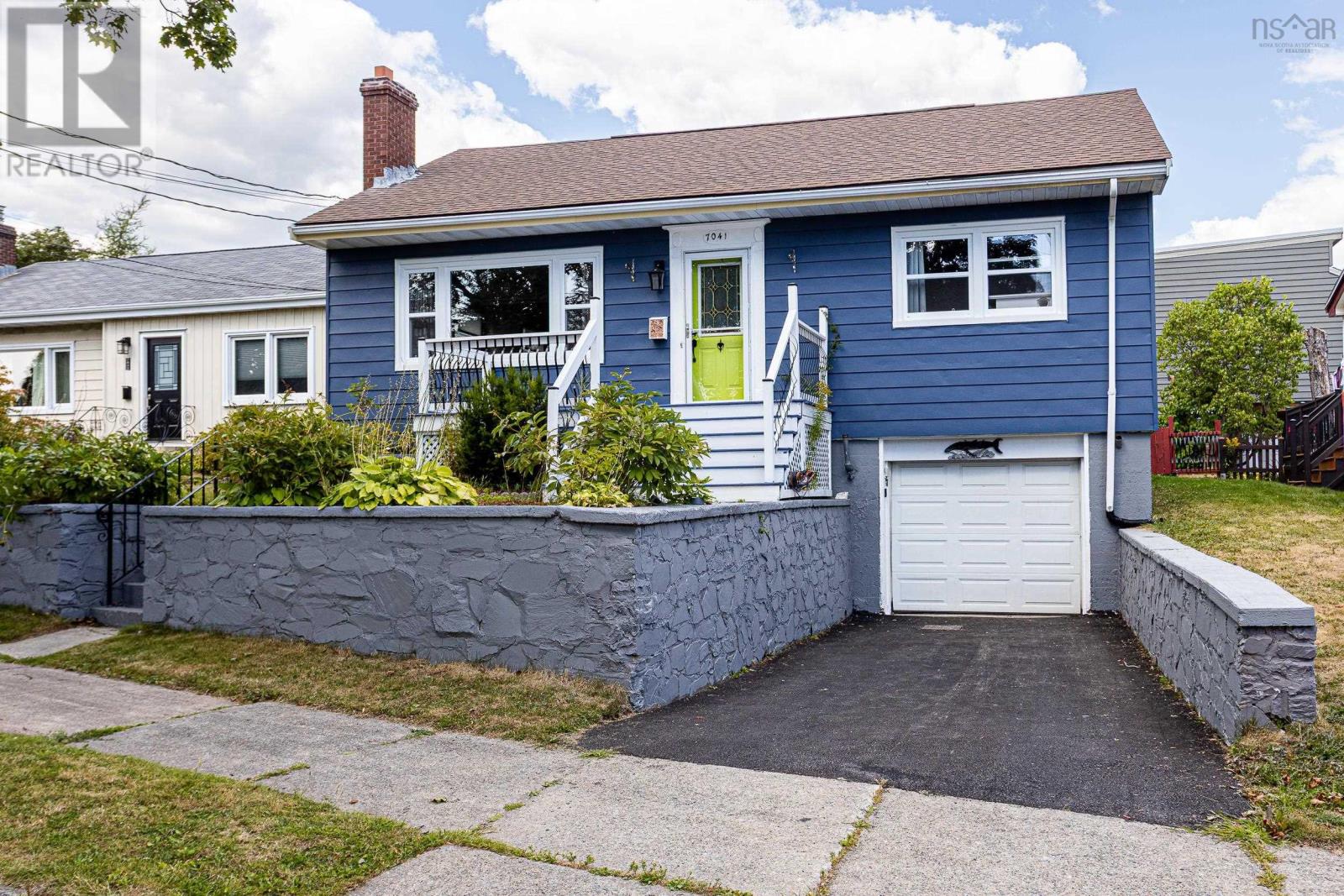 7041 Pearson Dr, Halifax, NS B3L 2K7