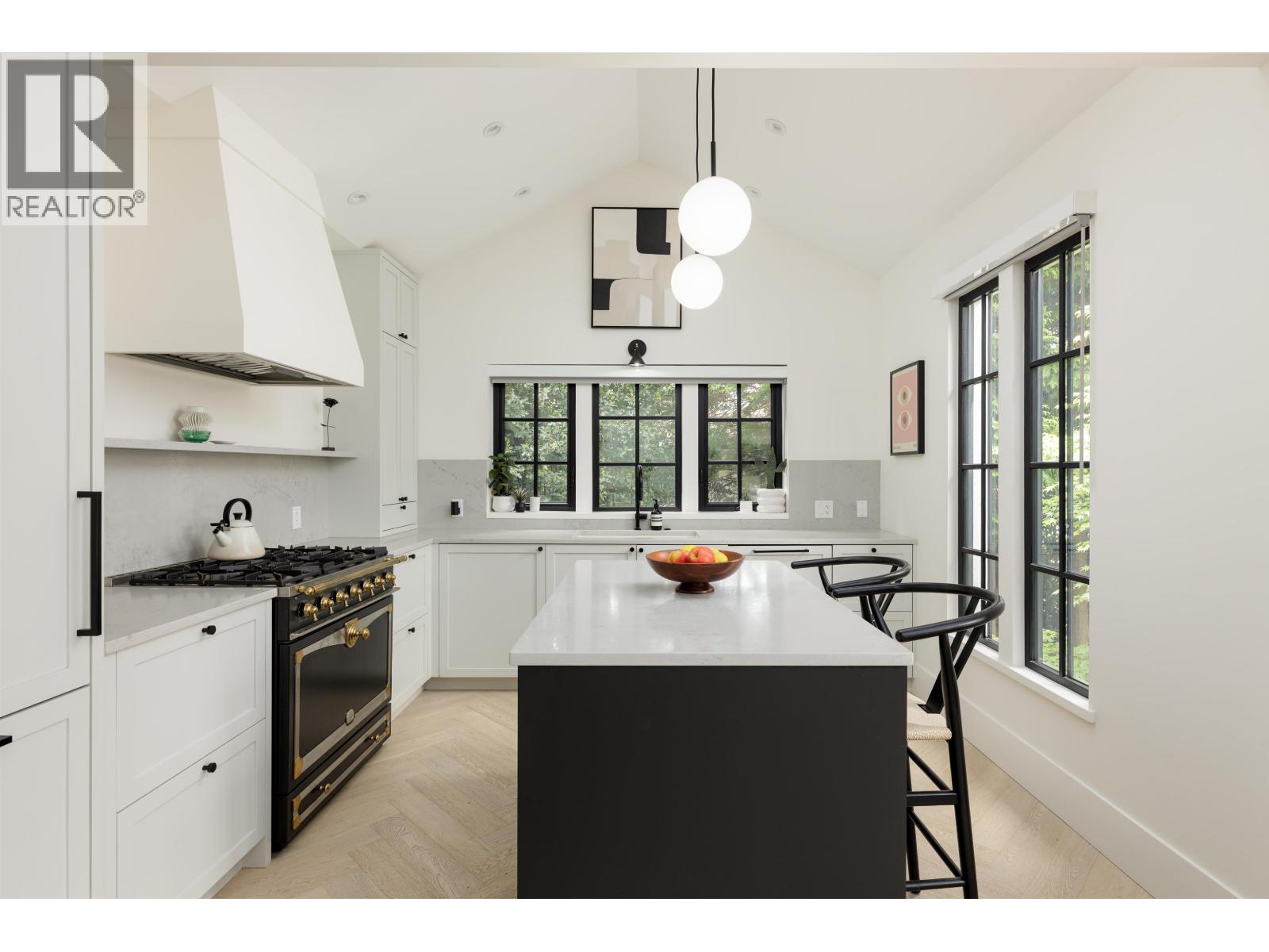 2502 W 33rd Ave, Vancouver, BC V6N 2E6