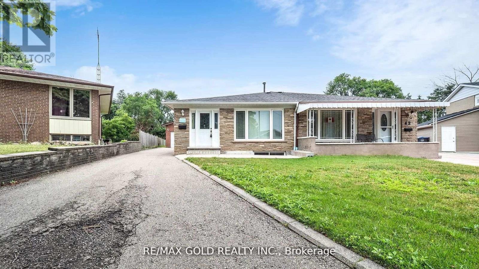 44 Chatsworth Dr, Brampton, ON L6X 2L9