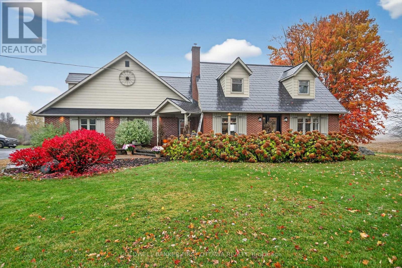 2889 Swale Rd, Ottawa, ON K4P 1N2