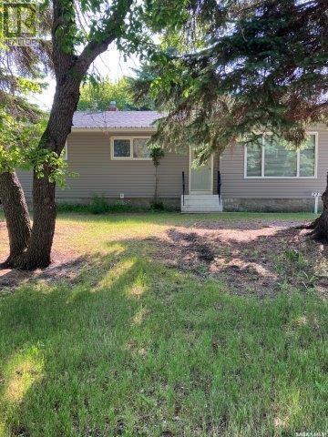 212 Fourth St NE, Ituna, SK S0A 1N0