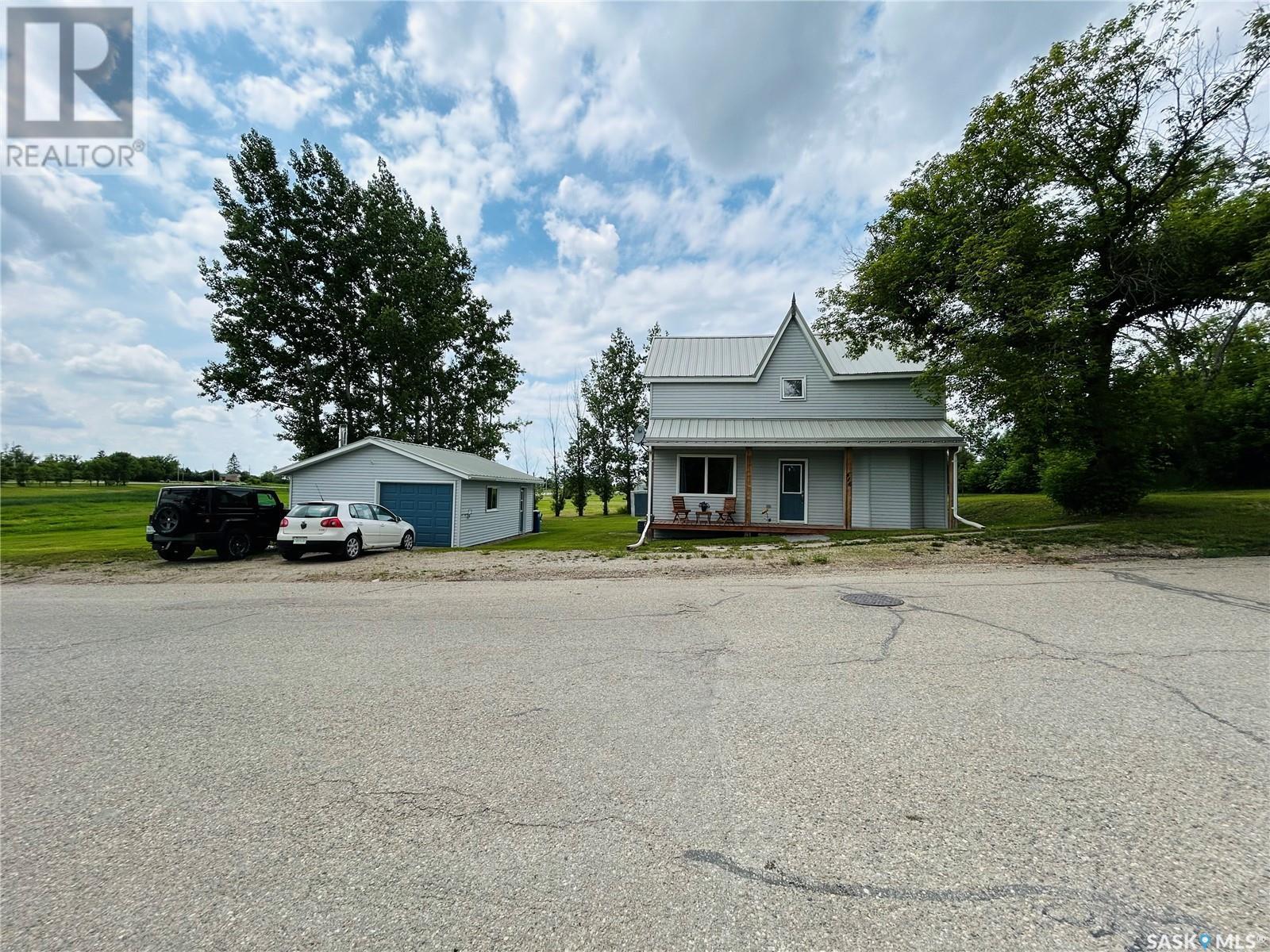 416 3rd Avenue, Wapella, SK S0G 4Z0