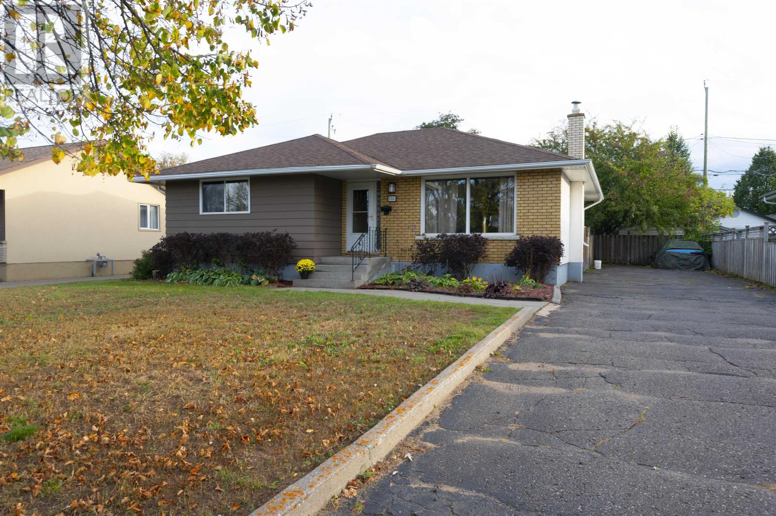 116 Riverview Dr, Thunder Bay, ON P7C 1R4