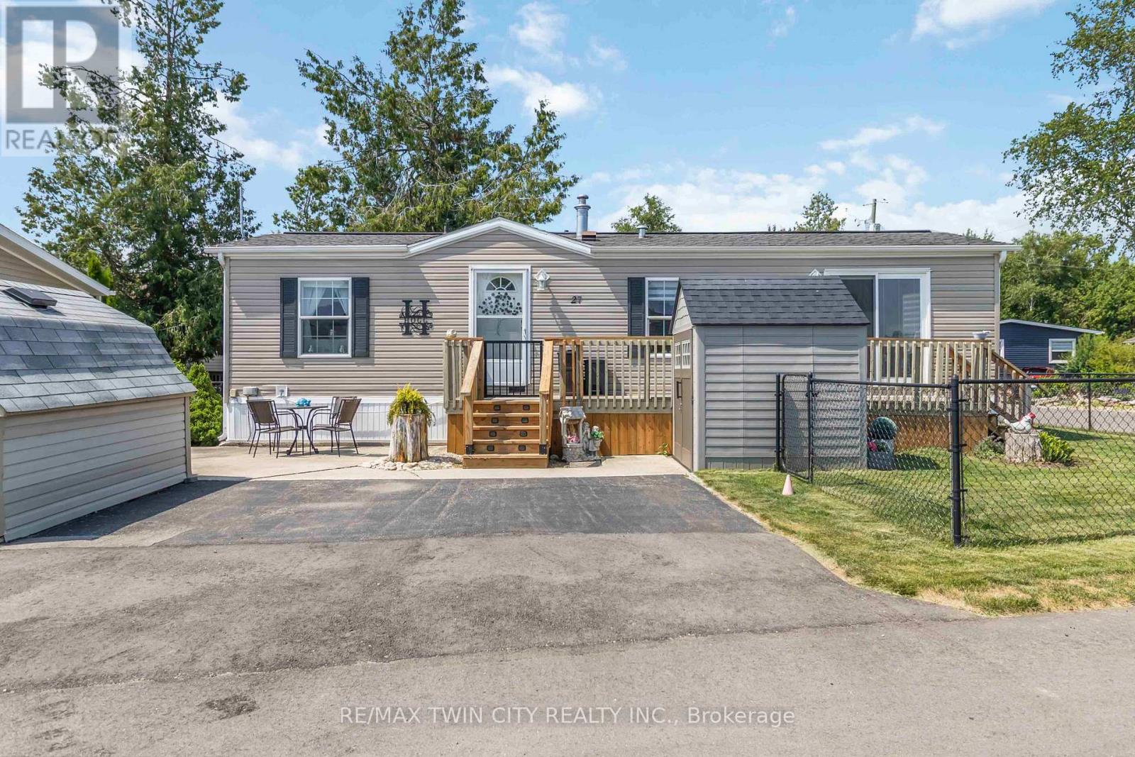 27 Elm St, Puslinch, ON N1H 6H9