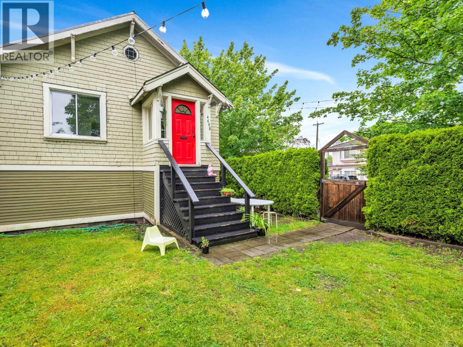 4605 Fraser St, Vancouver, BC V5V 4H1