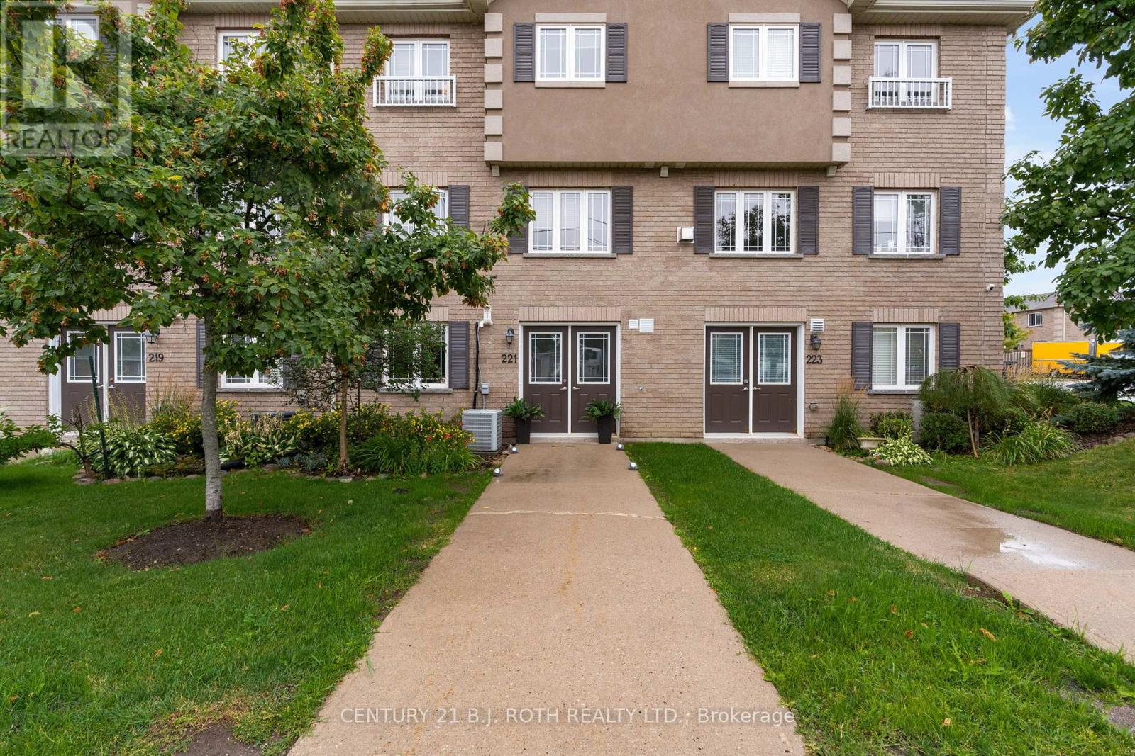 221 Harvie Rd, Barrie Holly, ON L4N 9P8