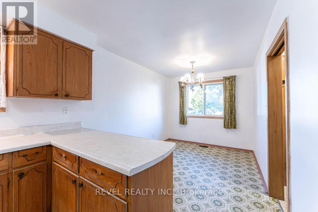 69 Buckingham Dr, Hamilton, ON L9C 2G6
