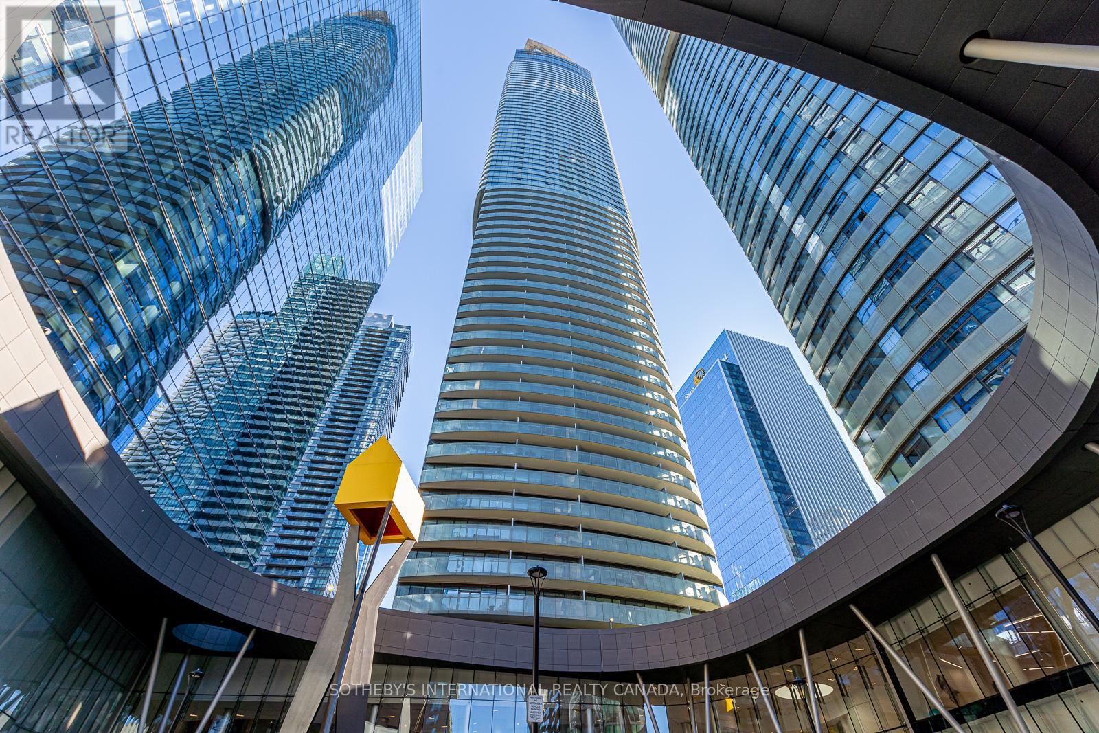 3505 12 York St, Toronto, ON M5J 0A9