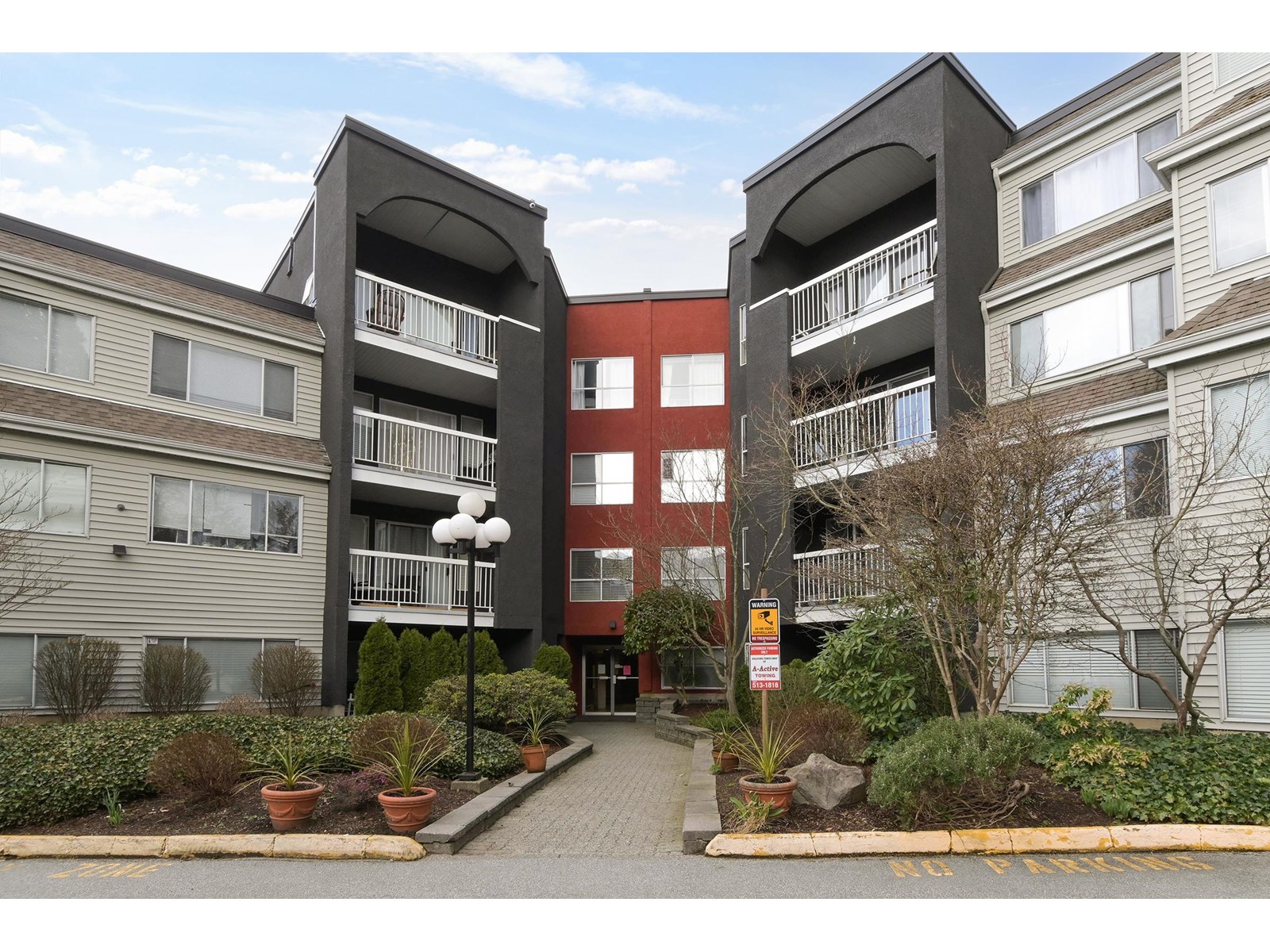 5700 200 Street Unit 301, Langley, BC V3A 7S6