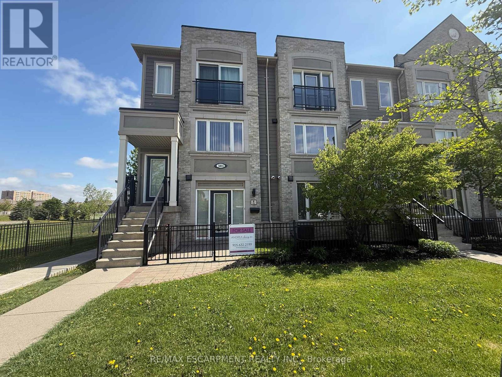 8 5055 Oscar Peterson Blvd, Mississauga, ON L5M 0P4