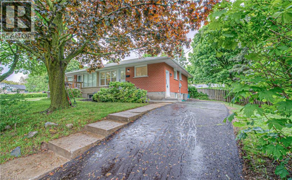 76 Ravine Dr, Cambridge, ON N1R 2W8