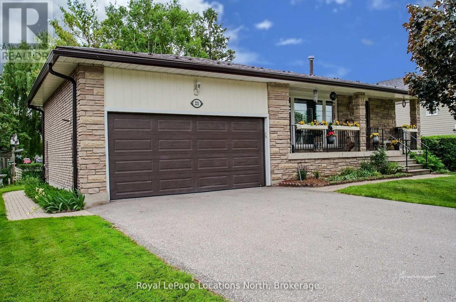 221 John St, Clearview, ON L0M 1S0