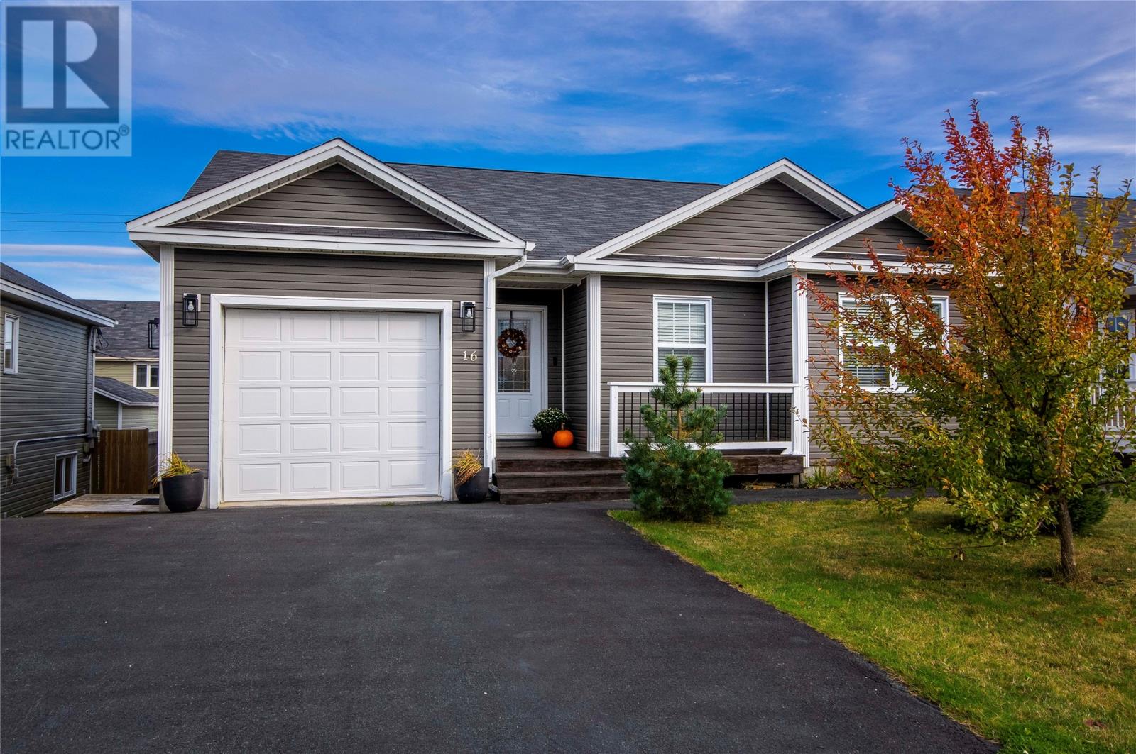 16 Bridgeport St, Paradise, NL A1L 4C2