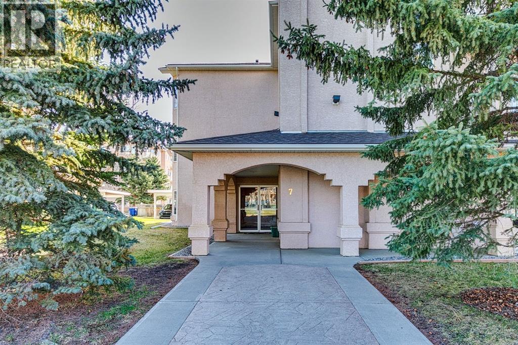 7 Lineham Avenue Unit 204, Okotoks, AB T1S 1Z2