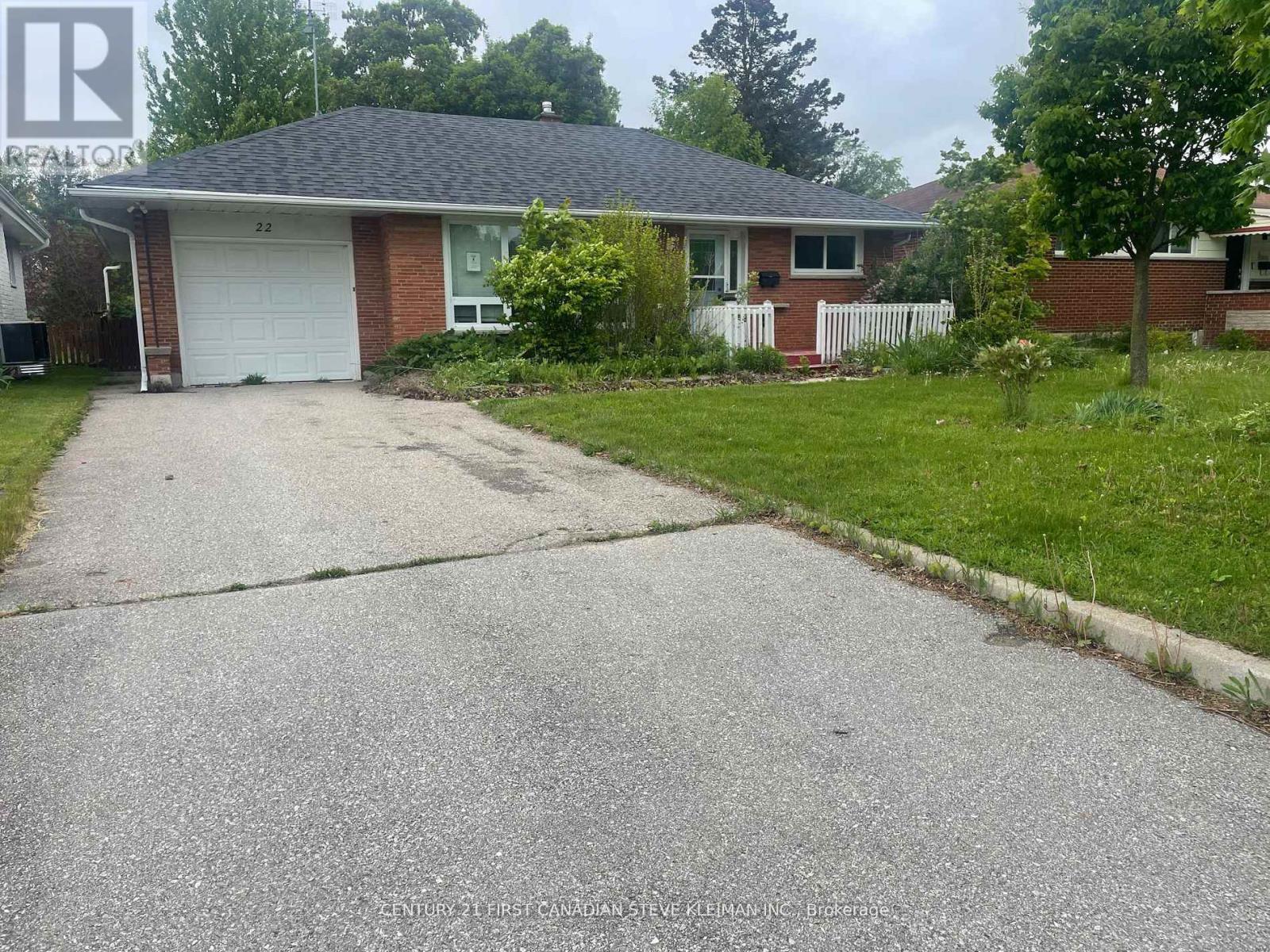 22 Queenston Cres, London, ON N5W 1N6
