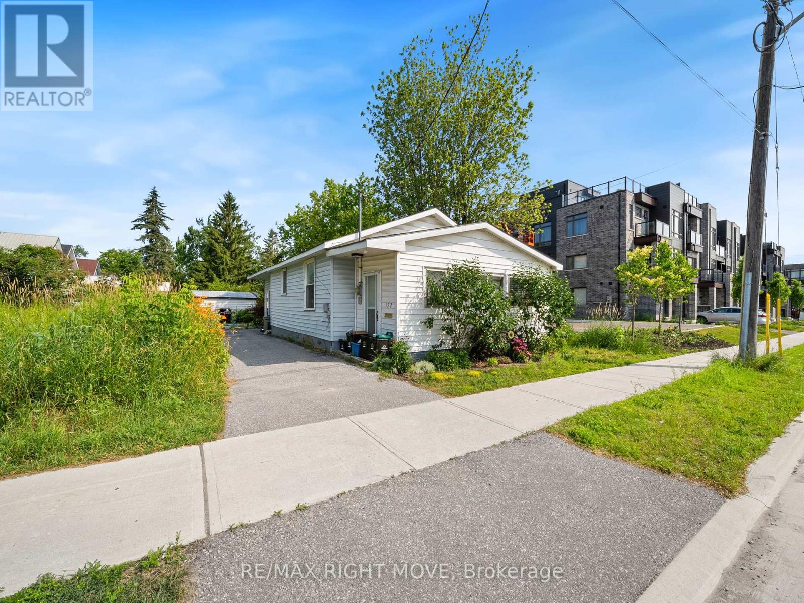 122 Elgin St, Orillia, ON L3V 1S7